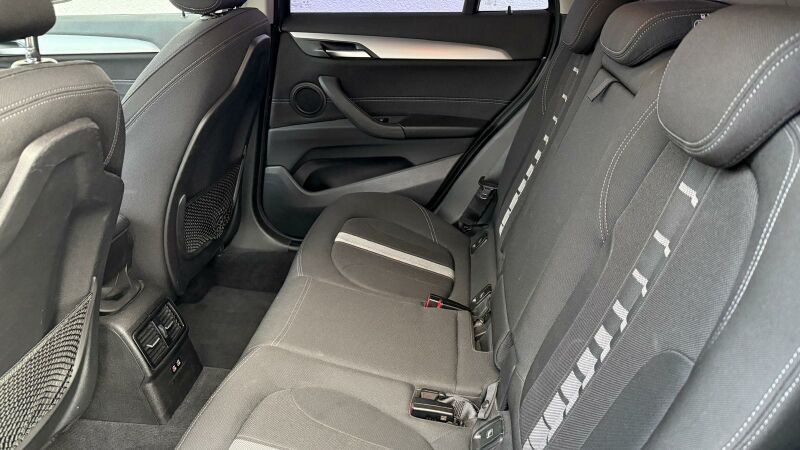 BMW X1 sDrive18i A AHK/NAVI/ParkAssi/TEMP/SH/S-SITZE foto 9
