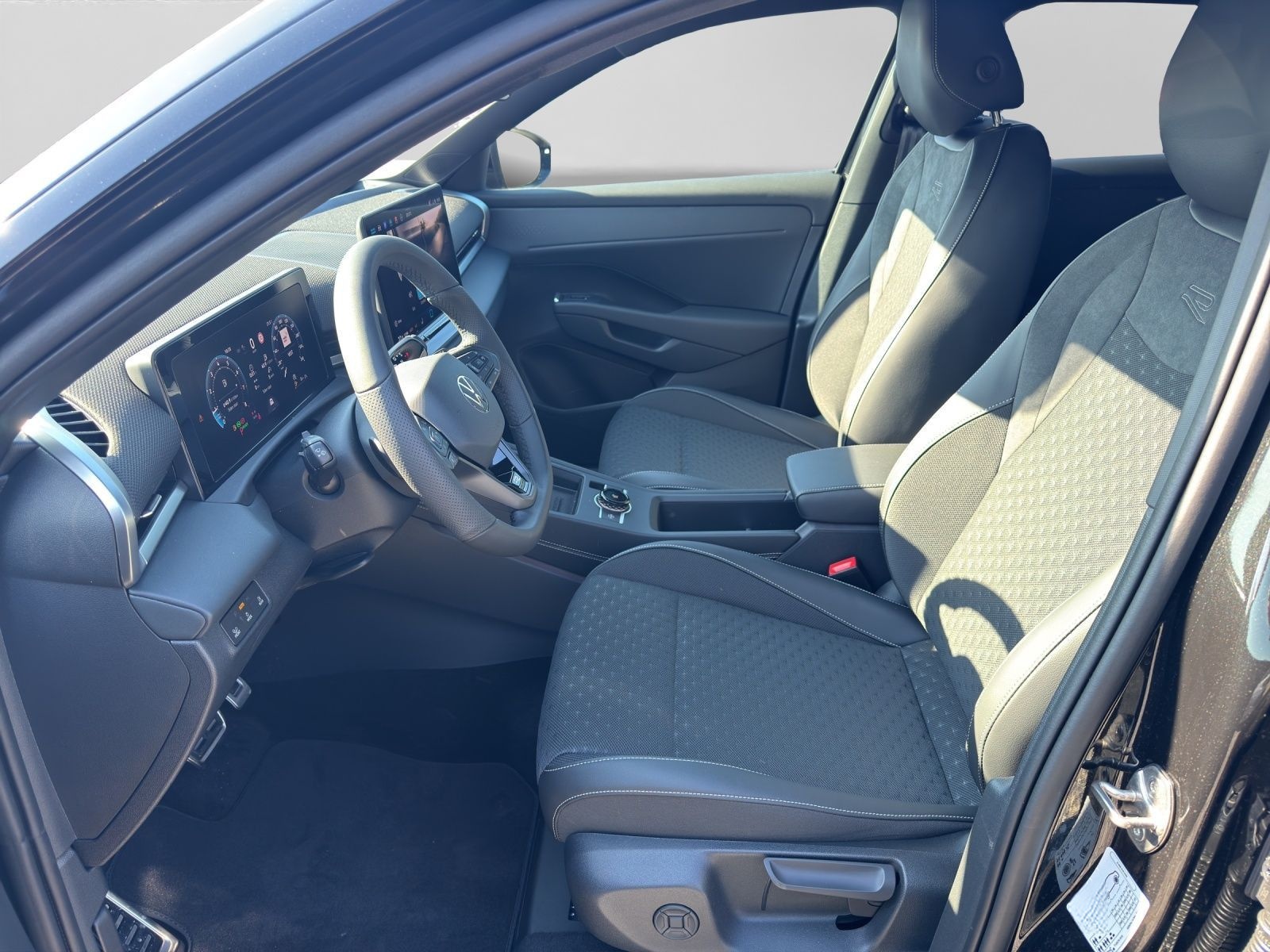 Volkswagen T-Roc 1.5 eTSI DSG R-LINE LM20 KAMERA MATRIX AHK foto 4