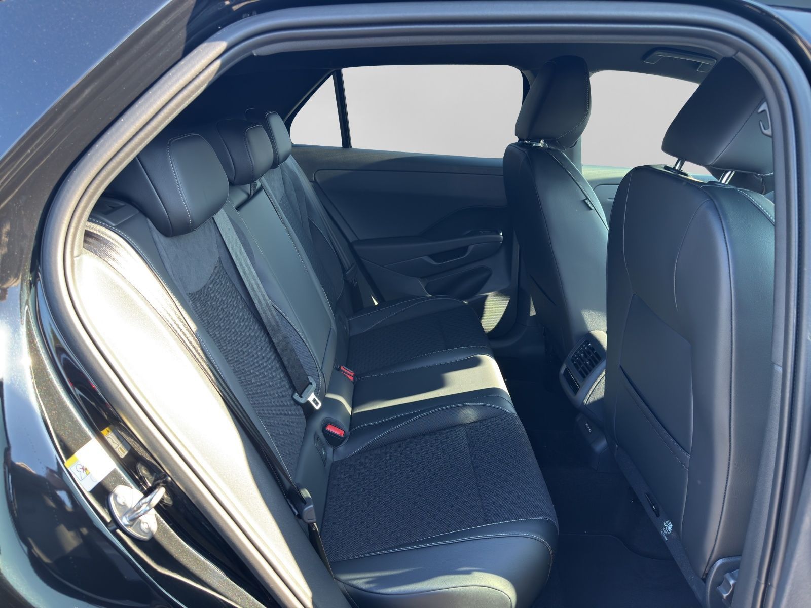 Volkswagen T-Roc 1.5 eTSI DSG R-LINE LM20 KAMERA MATRIX AHK foto 6