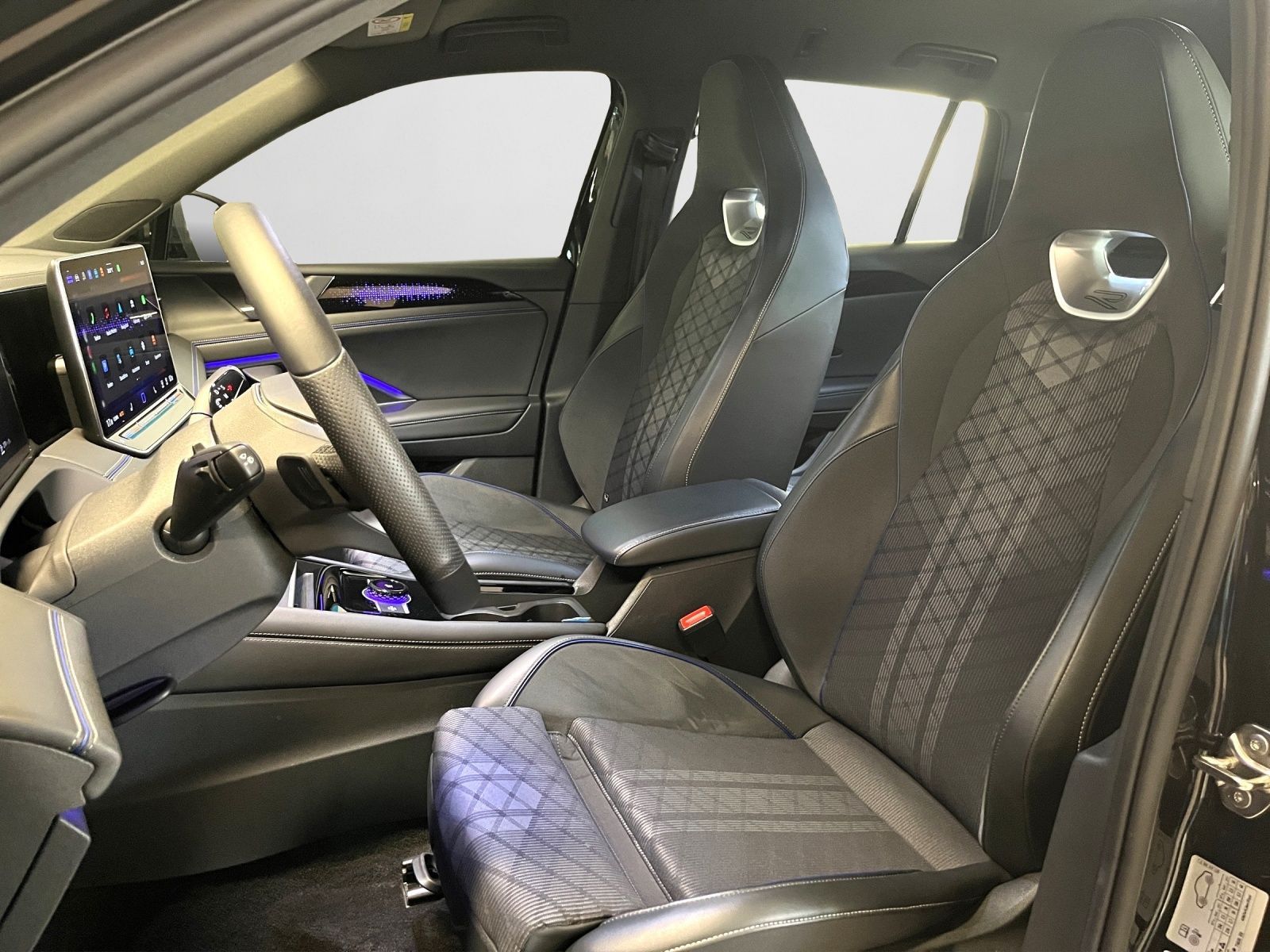 Volkswagen Tiguan 2,0 TDI DSG 4Mot. R-Line, Navi, Sitzh., S foto 12