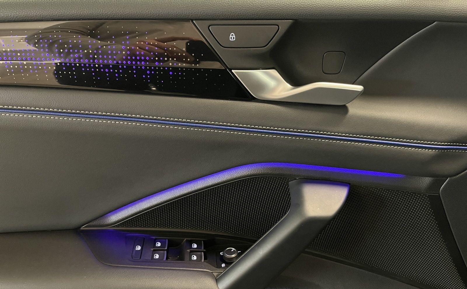 Volkswagen Tiguan 2,0 TDI DSG 4Mot. R-Line, Navi, Sitzh., S foto 13