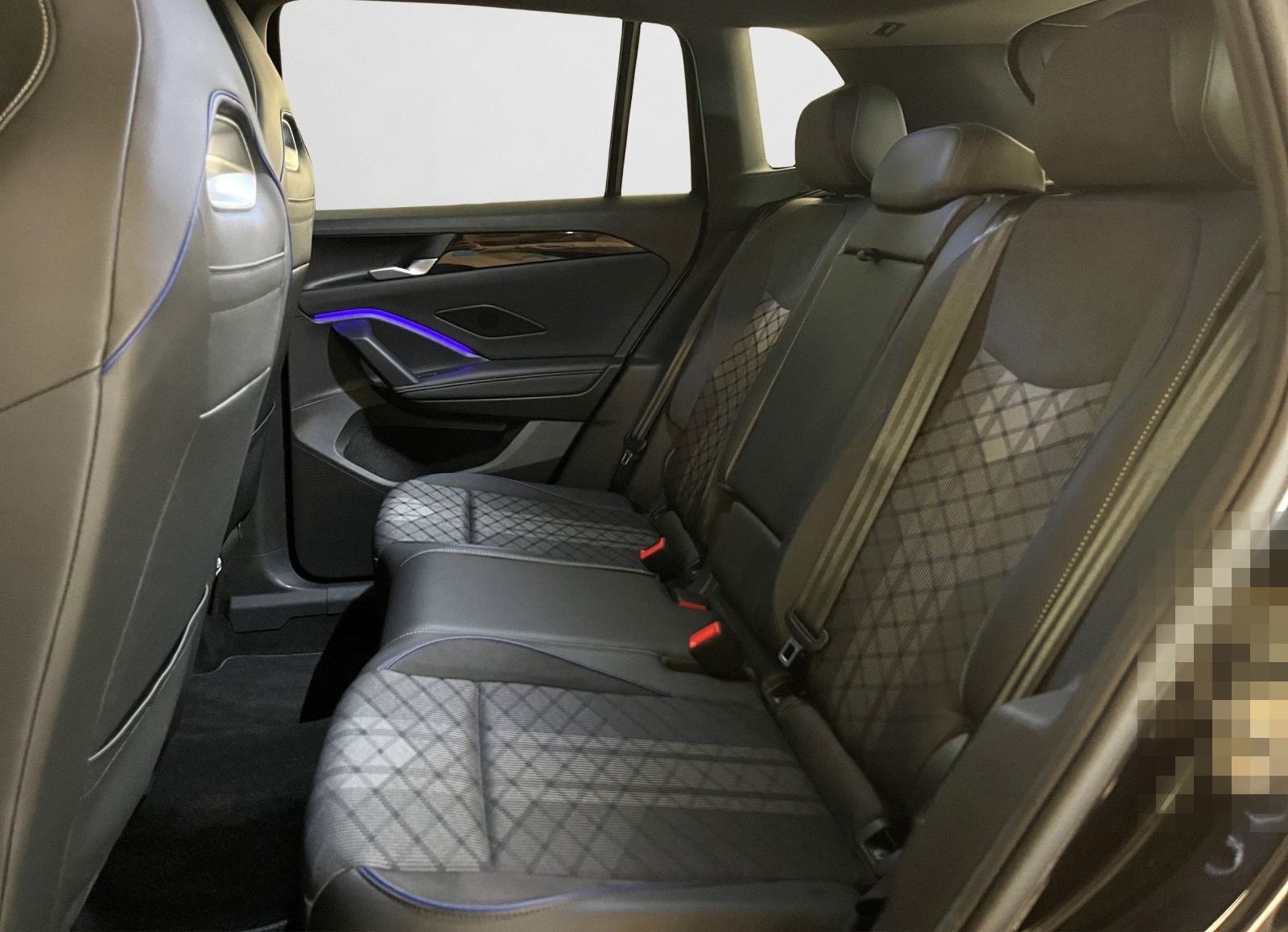 Volkswagen Tiguan 2,0 TDI DSG 4Mot. R-Line, Navi, Sitzh., S foto 14