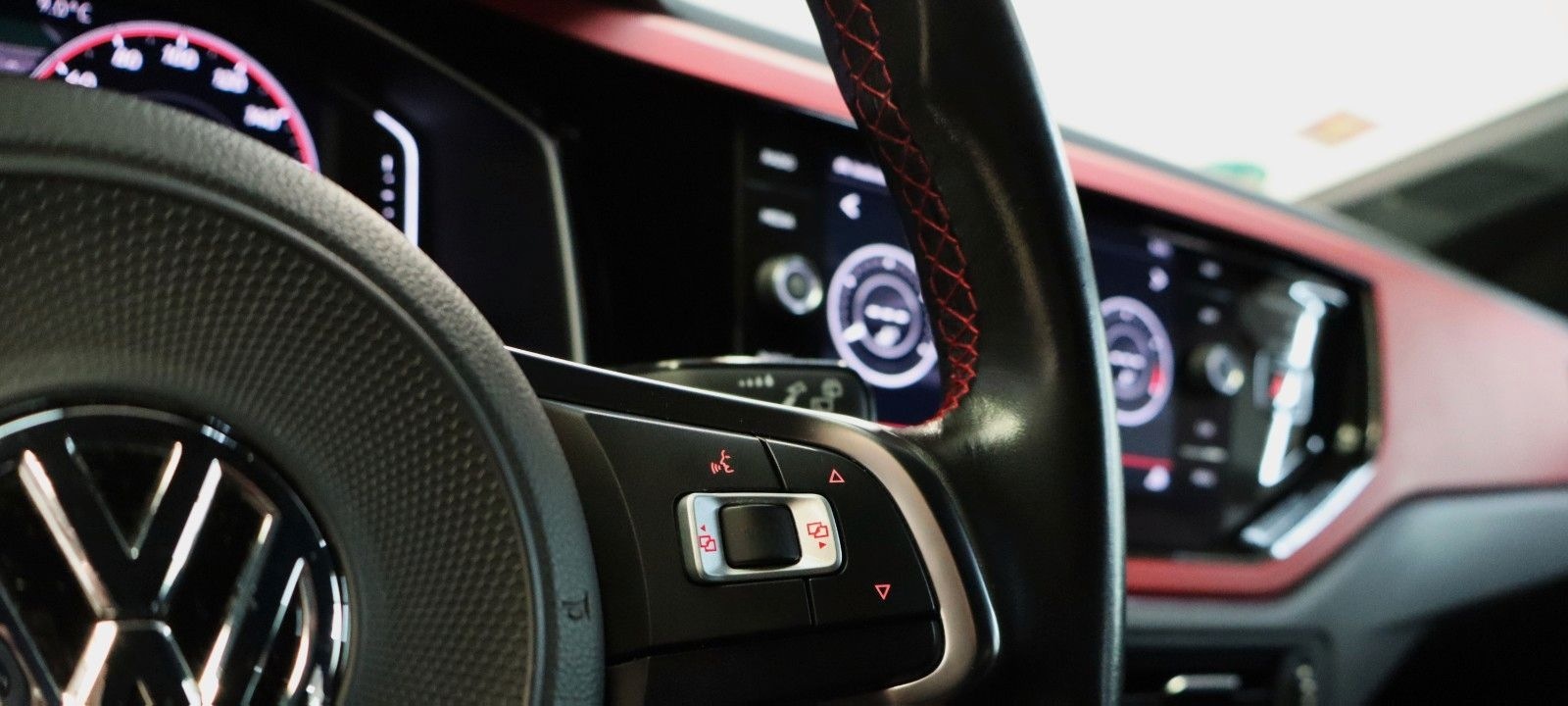 Volkswagen Polo VI 2,0 TSI GTI DSG Navi Virtual LED CarPlay foto 13