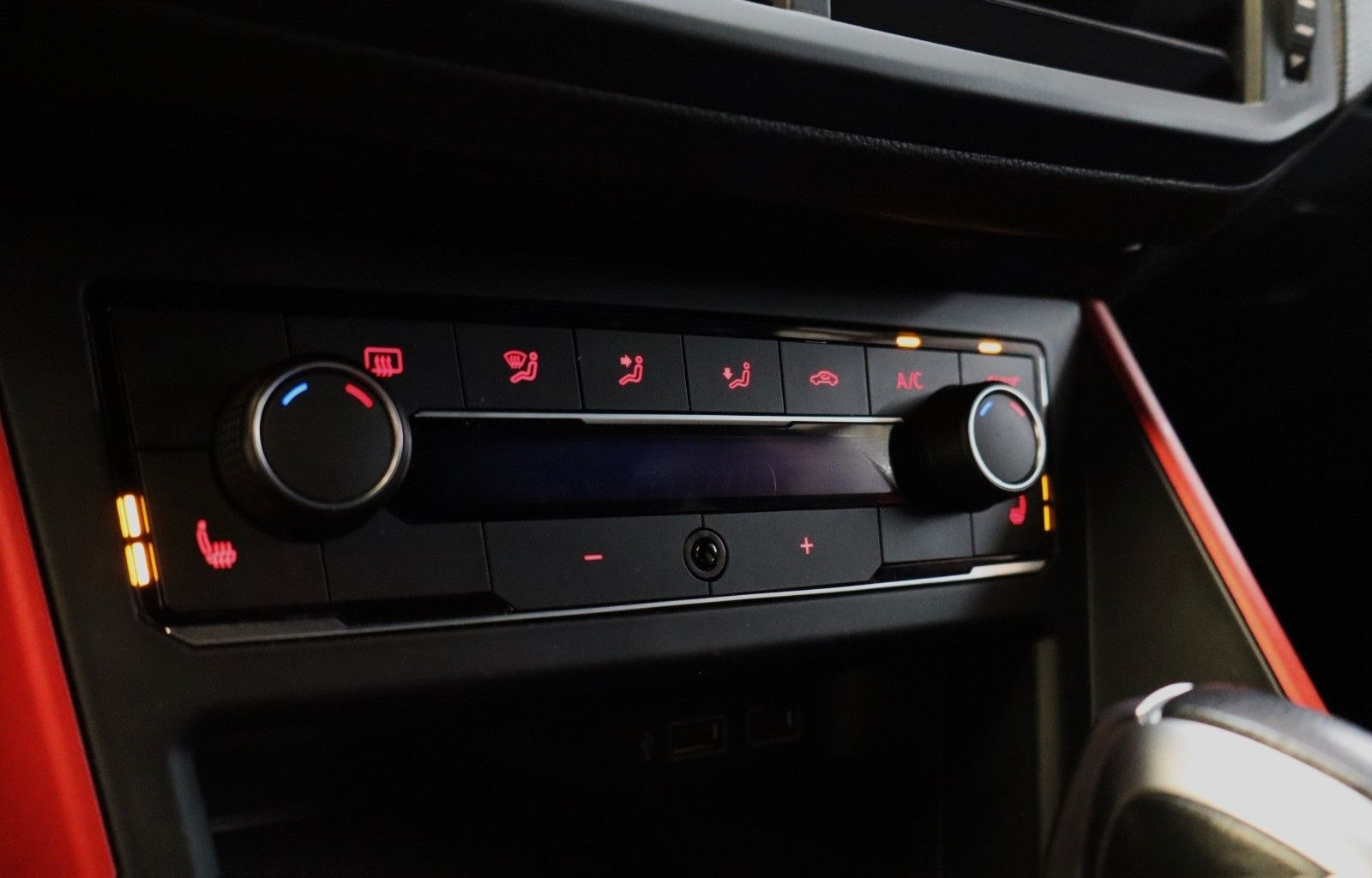Volkswagen Polo VI 2,0 TSI GTI DSG Navi Virtual LED CarPlay foto 10