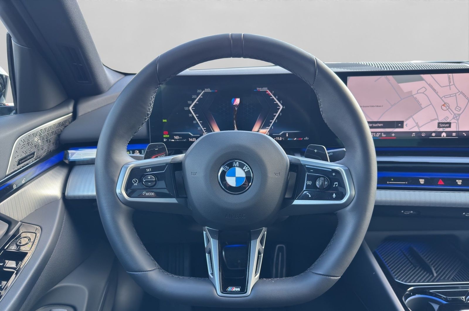 BMW 520i Limousine ab 1,99% eff. / M Paket Pro Panor foto 21