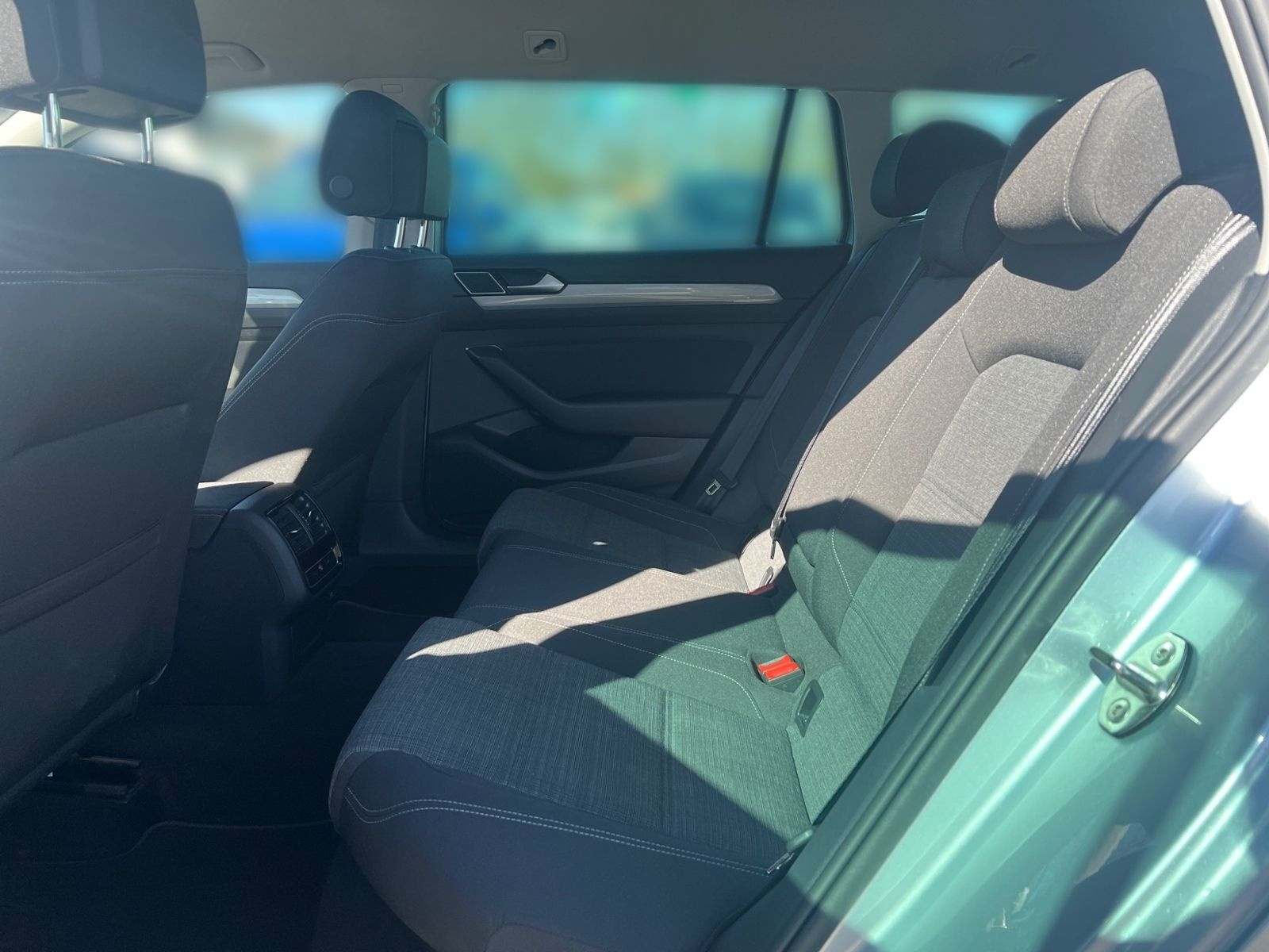 Volkswagen Passat Variant 2.0 TDI DSG BUSINESS +LED +ACC +R foto 14