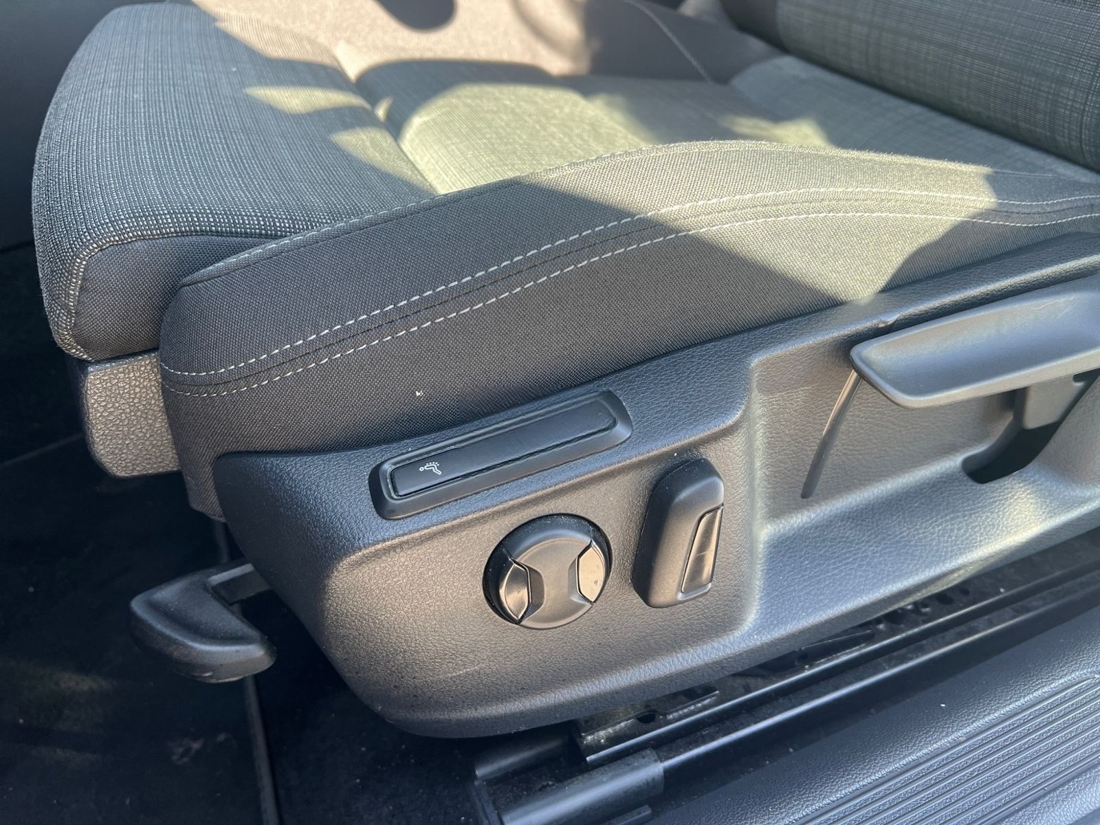 Volkswagen Passat Variant 2.0 TDI DSG BUSINESS +LED +ACC +R foto 18