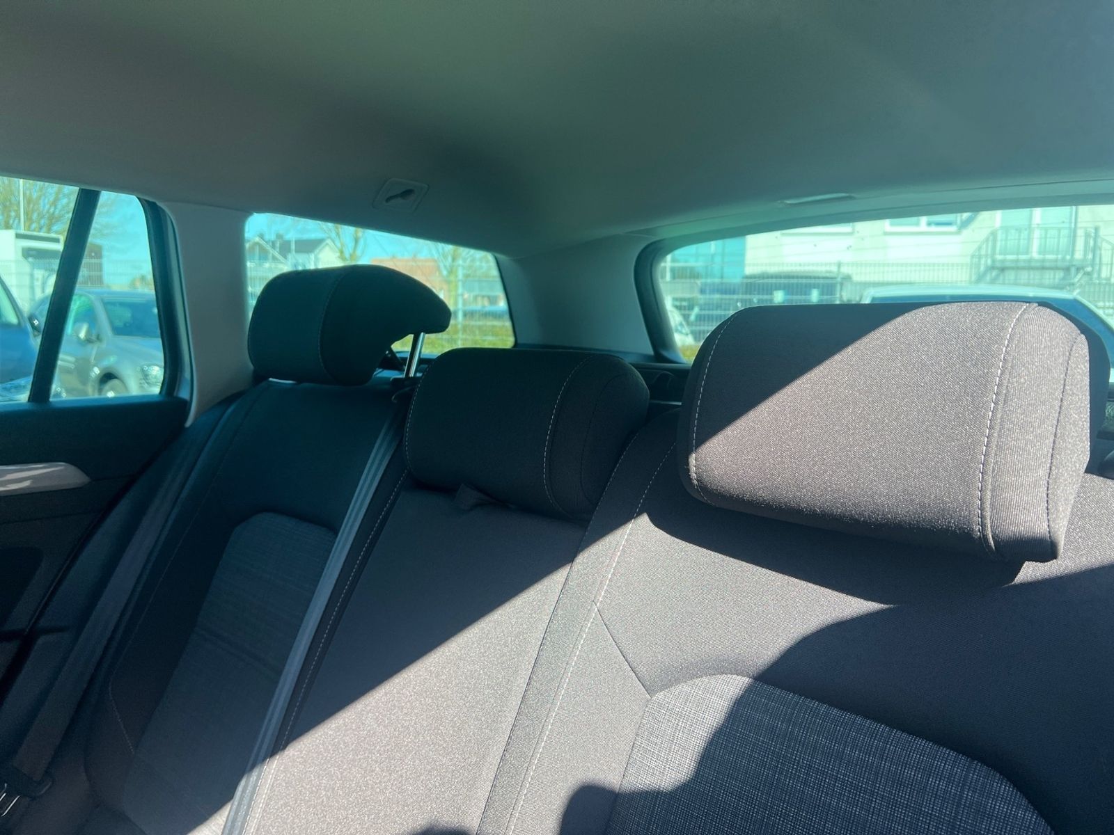 Volkswagen Passat Variant 2.0 TDI DSG BUSINESS +LED +ACC +R foto 22