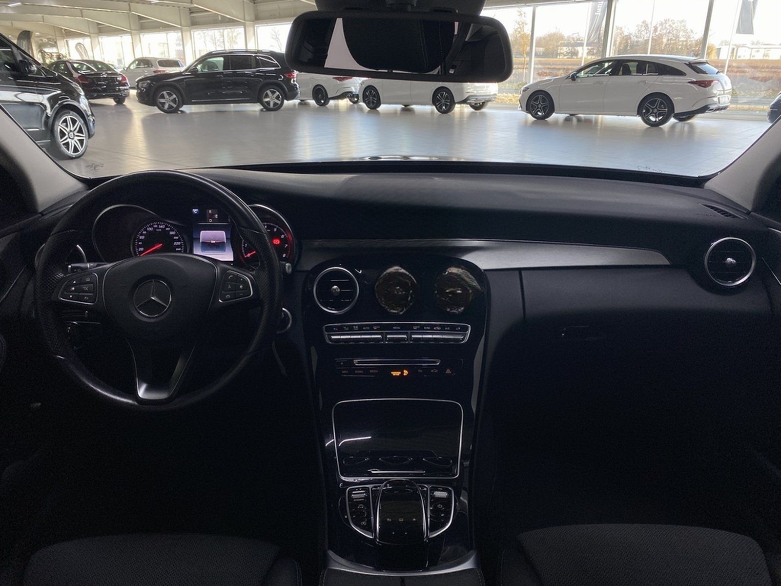Mercedes-Benz C 180 T AVANTGARDE+AHK+MULTIBEAM LED+NAVI+PTC foto 5
