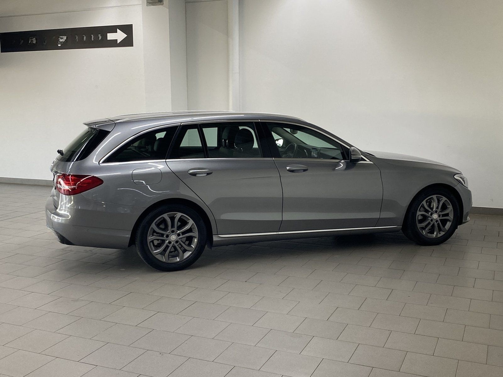 Mercedes-Benz C 180 T AVANTGARDE+AHK+MULTIBEAM LED+NAVI+PTC foto 9
