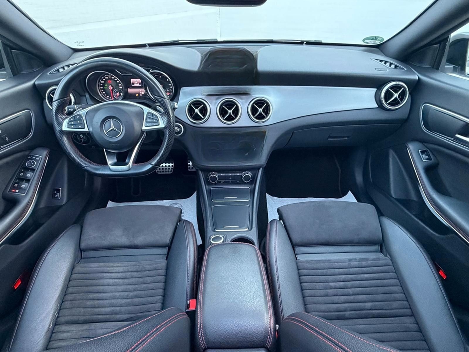 Mercedes-Benz CLA 200 Limousine CDI / d  7G-DCT "AMG Line PANO foto 11