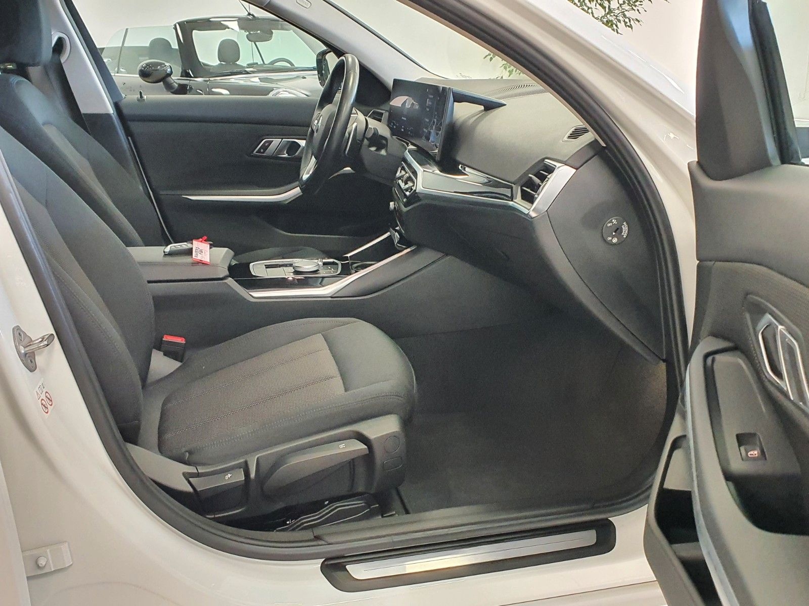 BMW 318d Aut/Navi/Stop&Go/StandHeiz/DriveAss foto 14