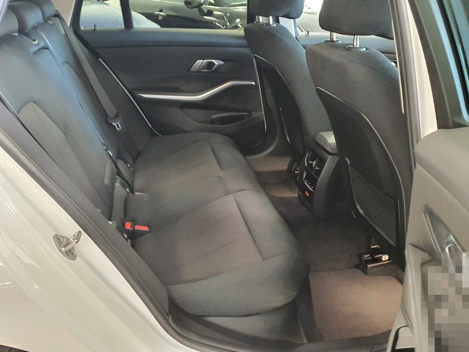 BMW 318d Aut/Navi/Stop&Go/StandHeiz/DriveAss foto 20