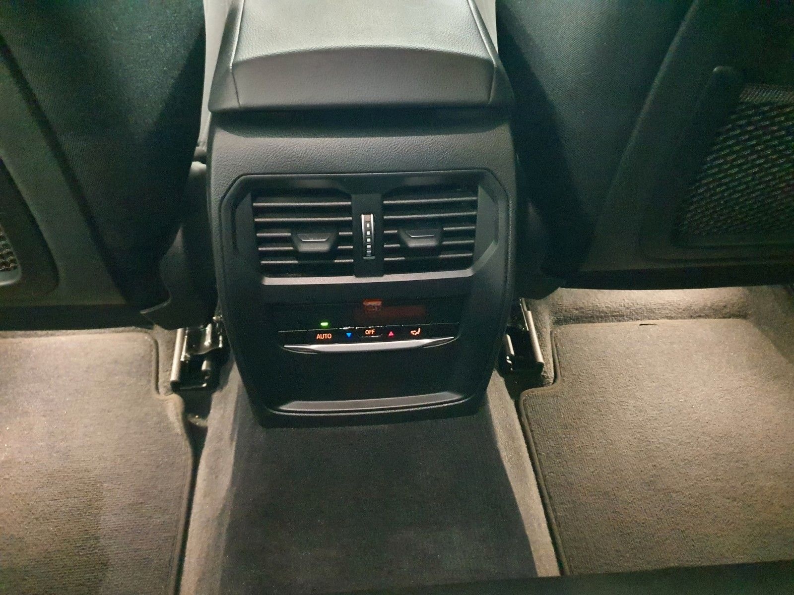 BMW 318d Aut/Navi/Stop&Go/StandHeiz/DriveAss foto 24