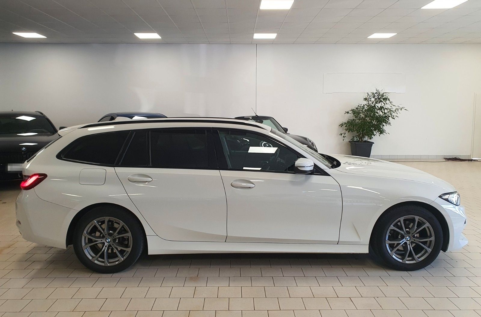 BMW 318d Aut/Navi/Stop&Go/StandHeiz/DriveAss foto 7