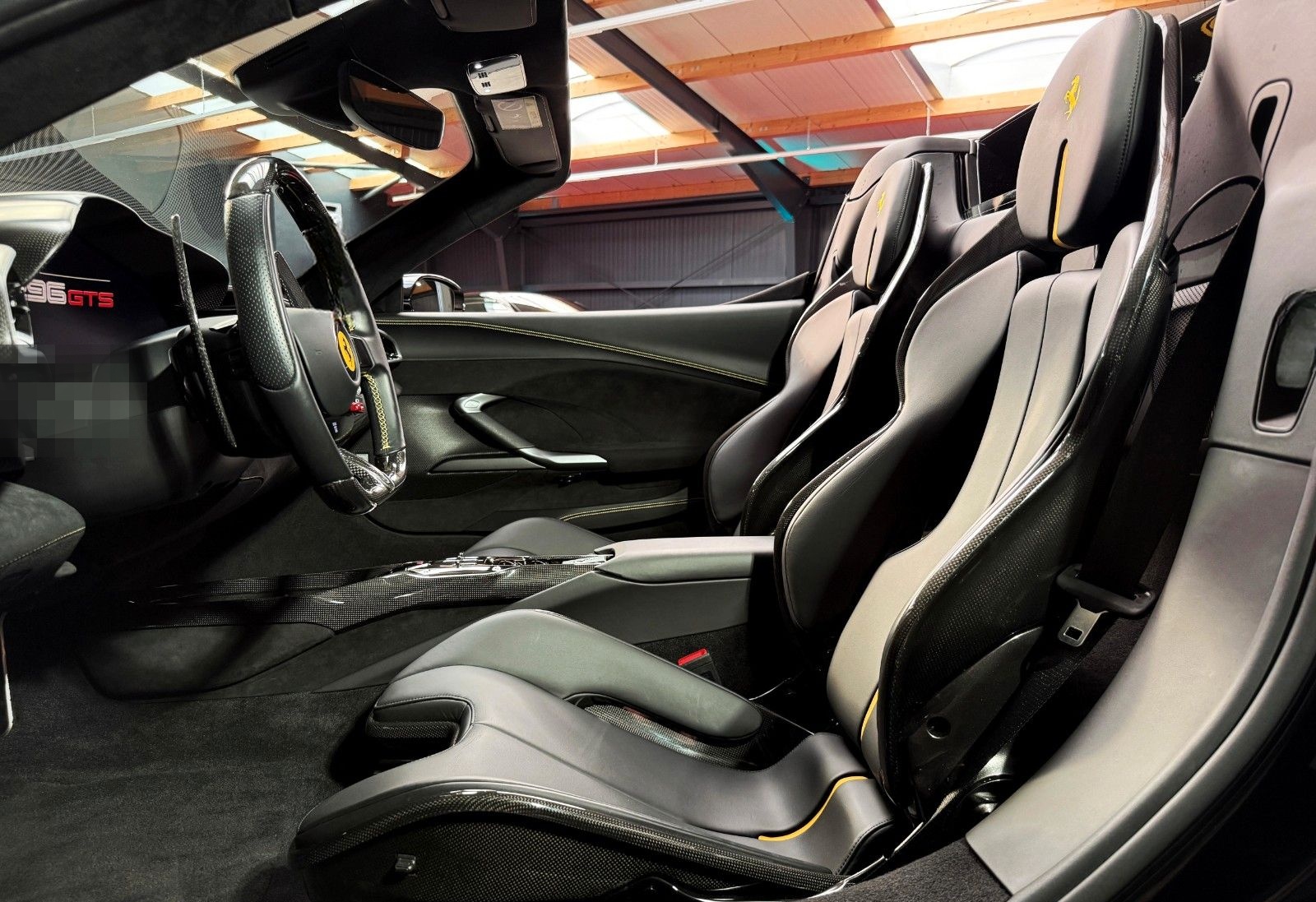Ferrari 296 GTS + Nero Extracampione + Racing Seats foto 18