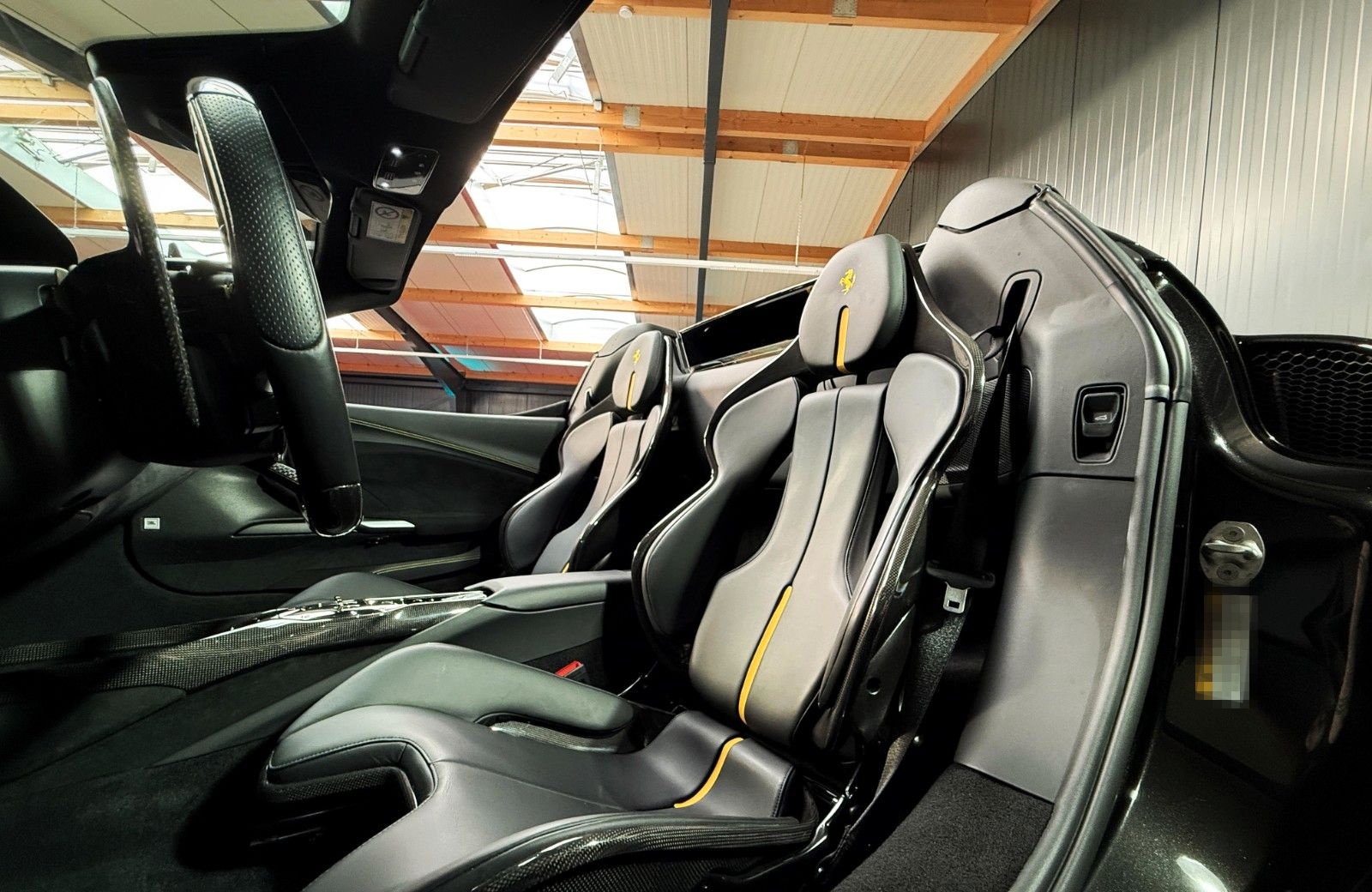 Ferrari 296 GTS + Nero Extracampione + Racing Seats foto 19