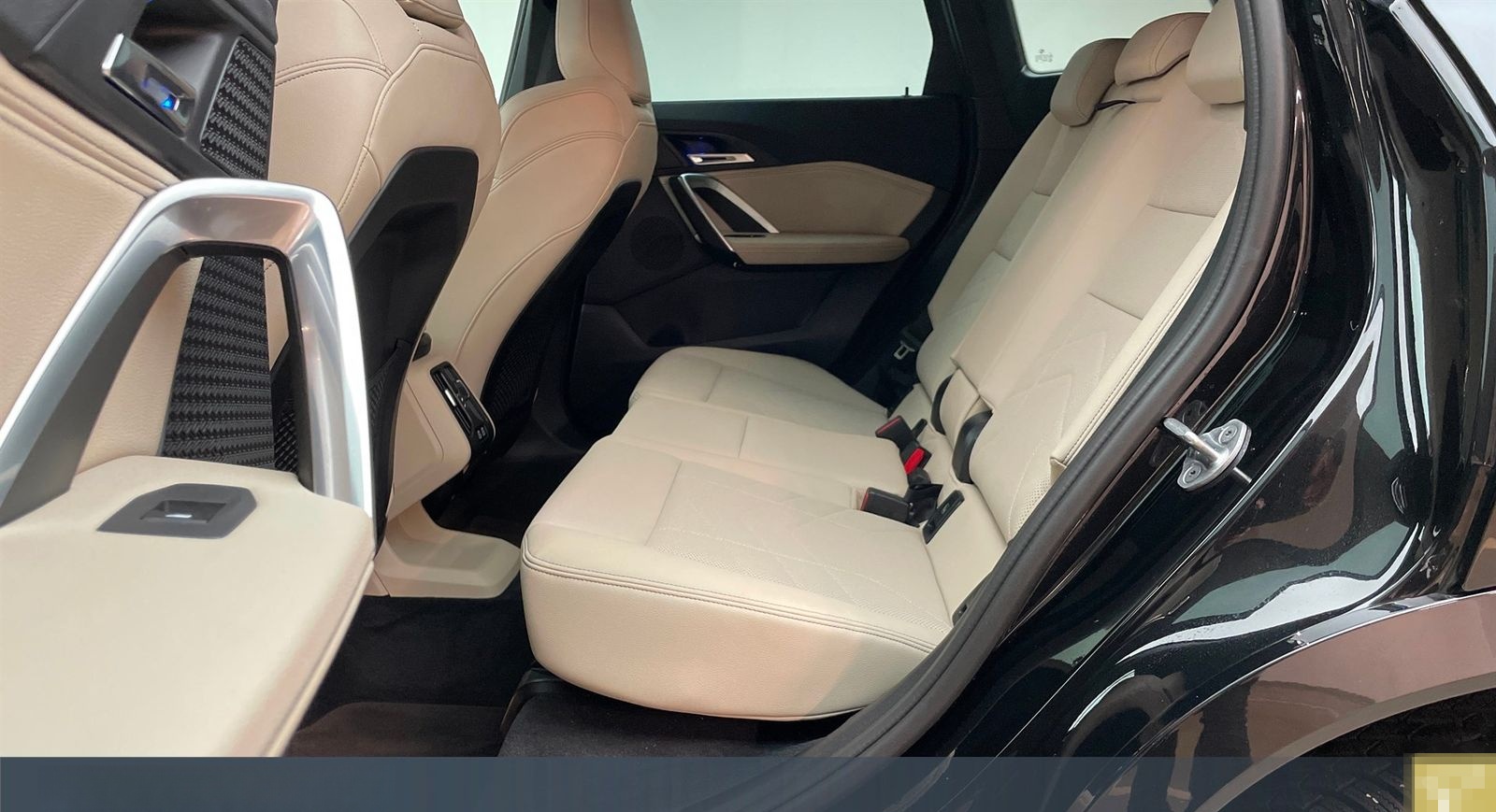 BMW X1 sDrive18d A M-Sport,Autom, HUD, Keyless, DAB foto 8