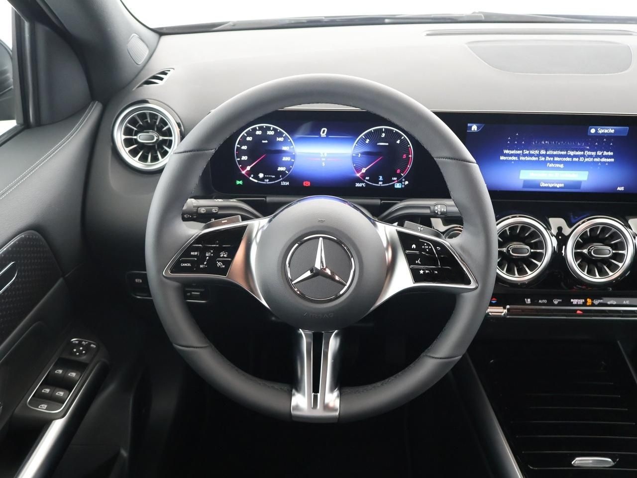 Mercedes-Benz GLA 180 d Night Progressive MBUX Pano Distronic foto 12