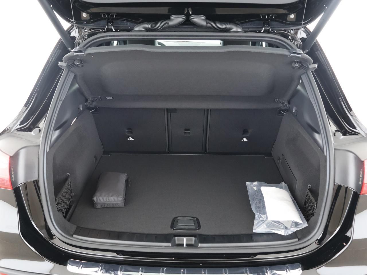 Mercedes-Benz GLA 180 d Night Progressive MBUX Pano Distronic foto 16
