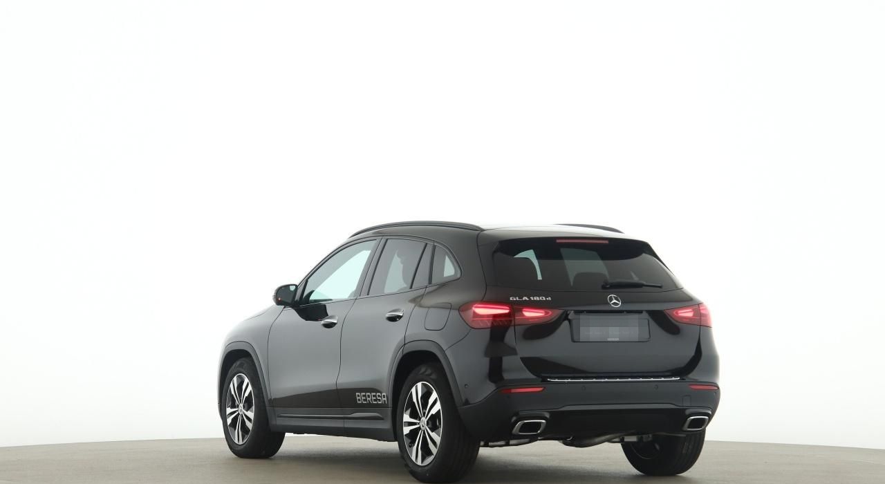 Mercedes-Benz GLA 180 d Night Progressive MBUX Pano Distronic foto 5