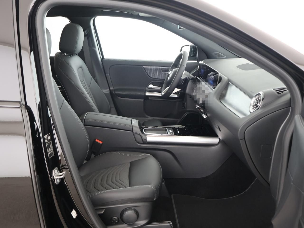Mercedes-Benz GLA 180 d Night Progressive MBUX Pano Distronic foto 10