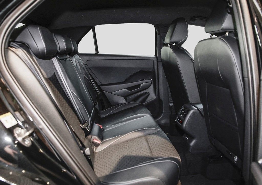Volkswagen T-Roc 1.5 eTSI DSG R-Line AHK, IQ-Light, Navi VS foto 10
