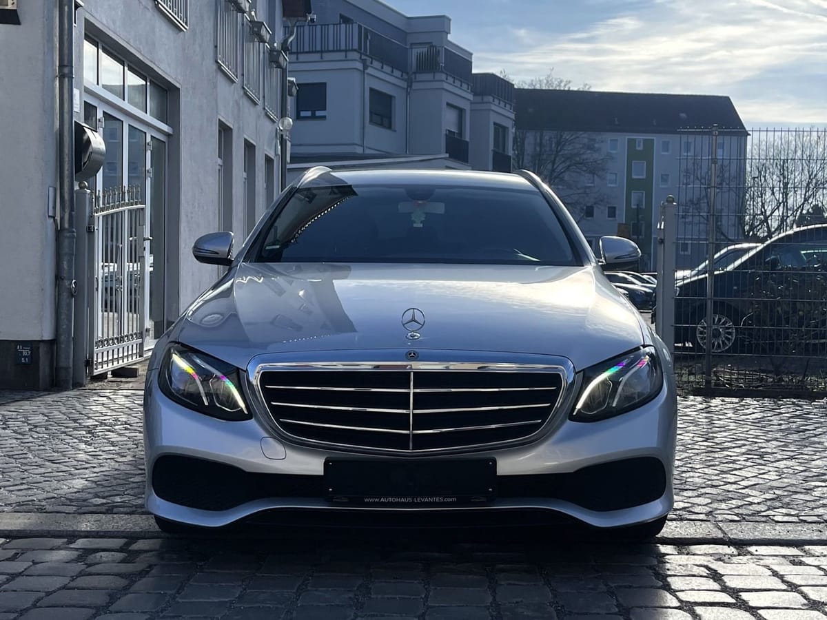 Mercedes-Benz E 200 d T Grand Edition Exclusive STHZ NAVI Kame foto 3