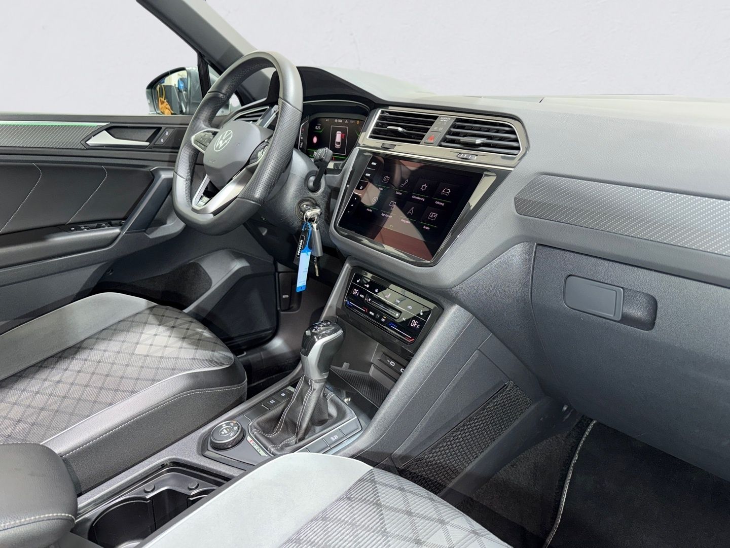 Volkswagen Tiguan 4M DSG 3x R LINE MATRIX PANO AHK NAV PRO  foto 14