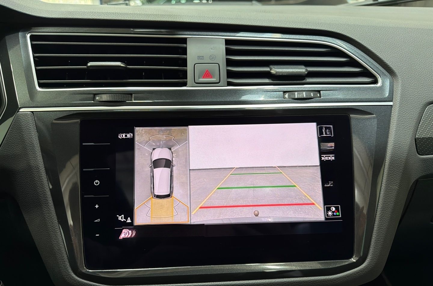 Volkswagen Tiguan 4M DSG 3x R LINE MATRIX PANO AHK NAV PRO  foto 15