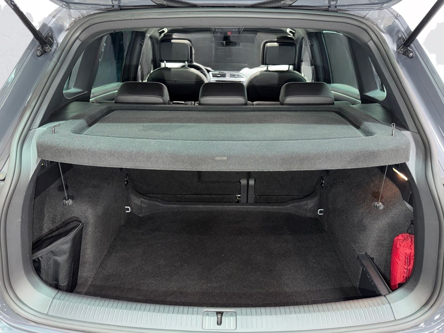 Volkswagen Tiguan 4M DSG 3x R LINE MATRIX PANO AHK NAV PRO  foto 8