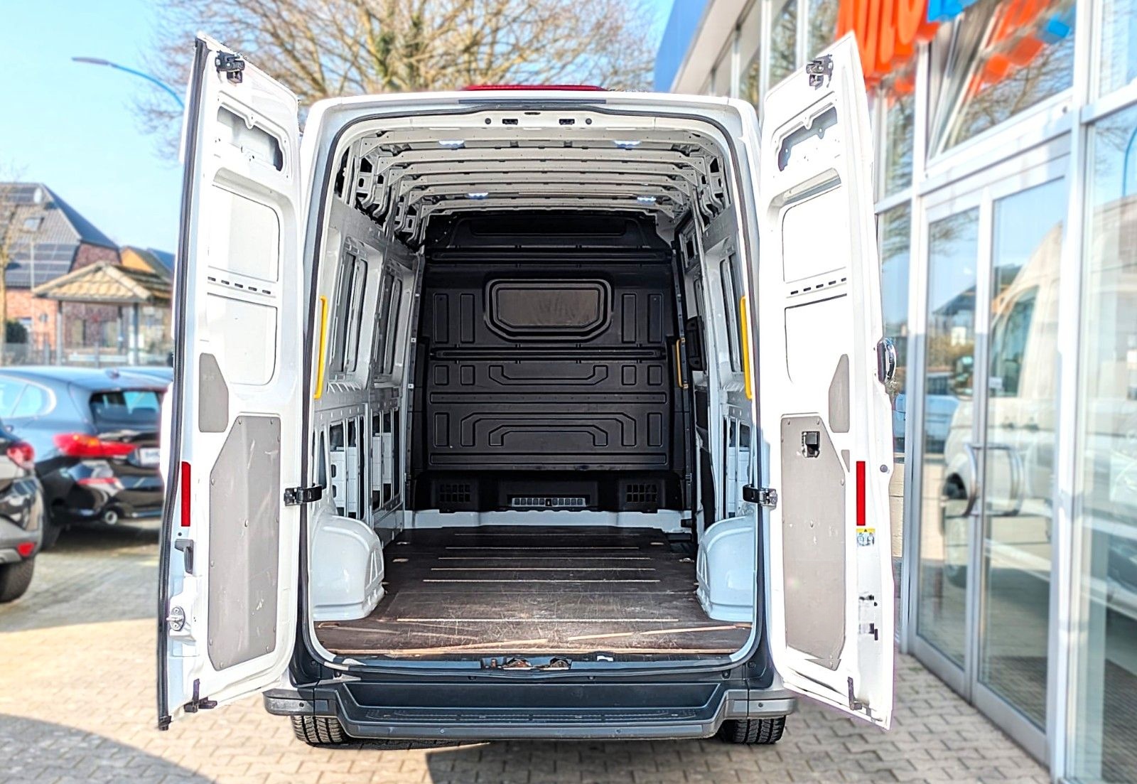 Volkswagen Crafter Kasten AUT. L4H2 KLIMA SITZHZG ACC NAVI foto 16