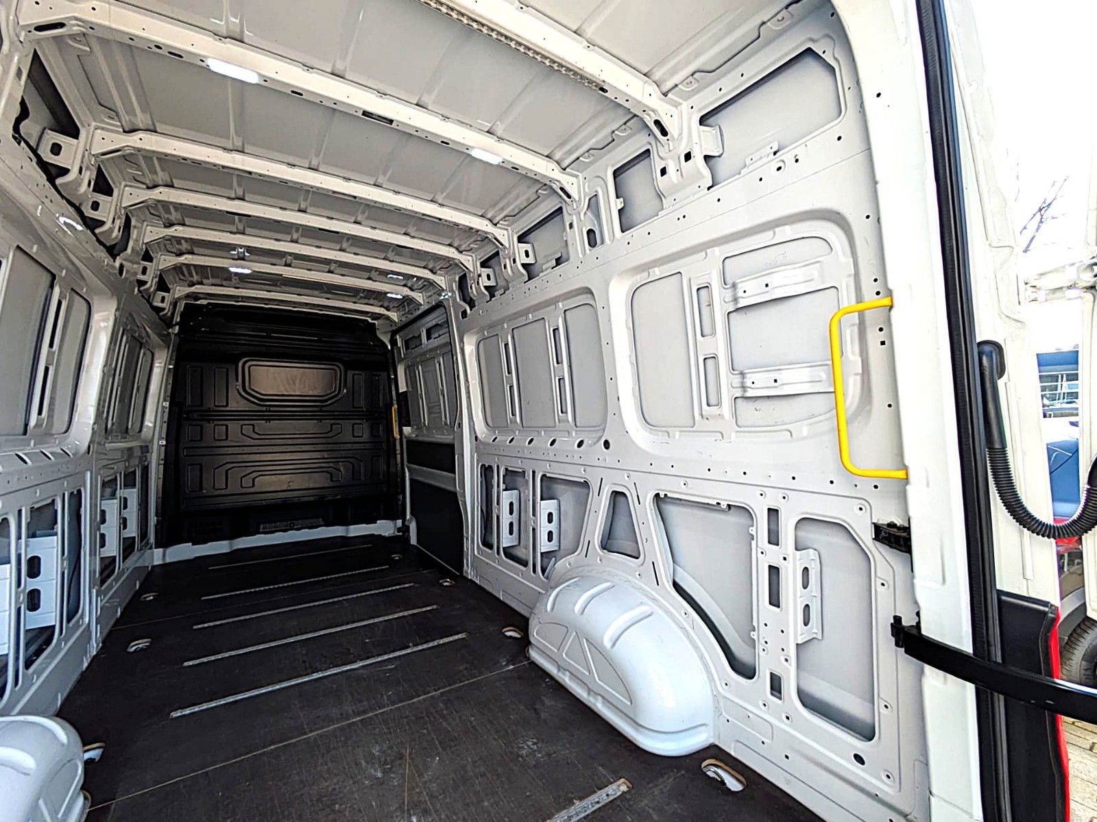 Volkswagen Crafter Kasten AUT. L4H2 KLIMA SITZHZG ACC NAVI foto 17