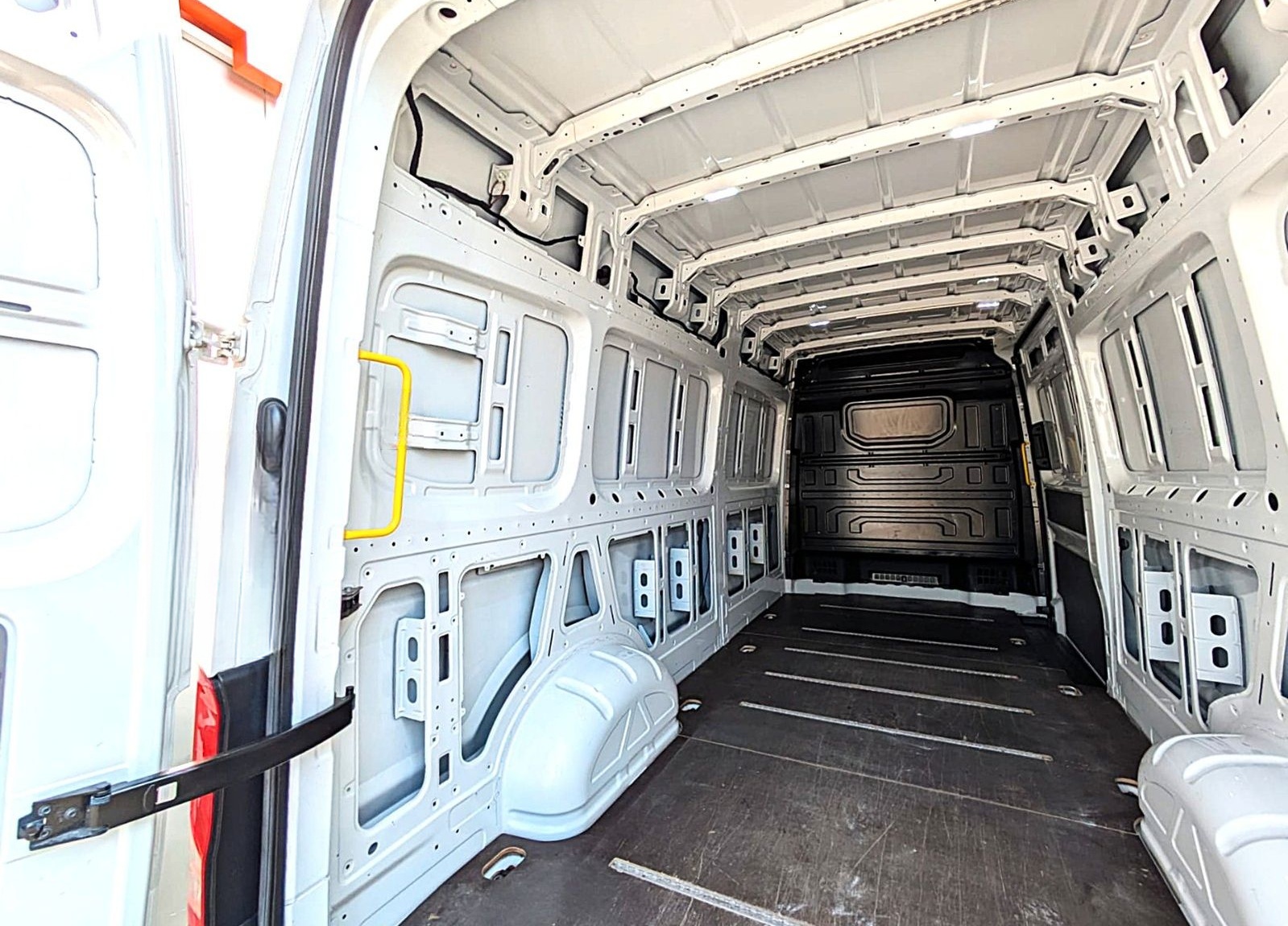 Volkswagen Crafter Kasten AUT. L4H2 KLIMA SITZHZG ACC NAVI foto 18