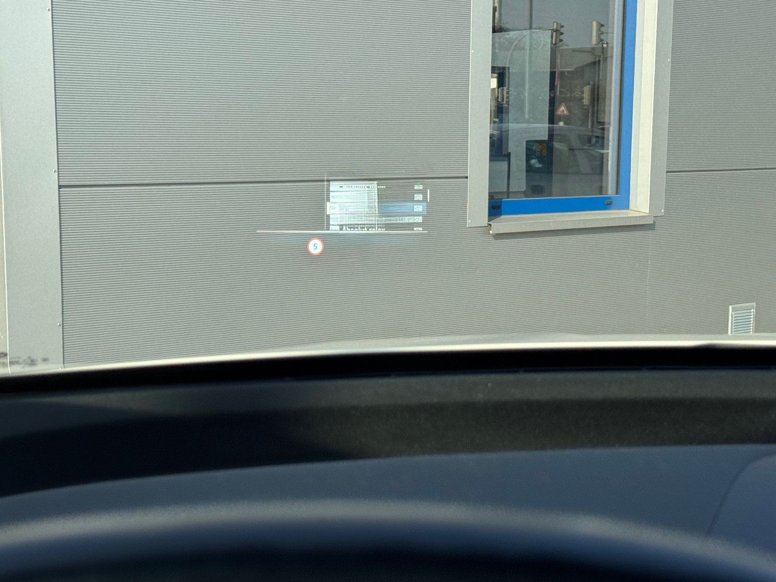 BMW iX xDrive40 Sport PanoramaSky AHK Laser foto 13