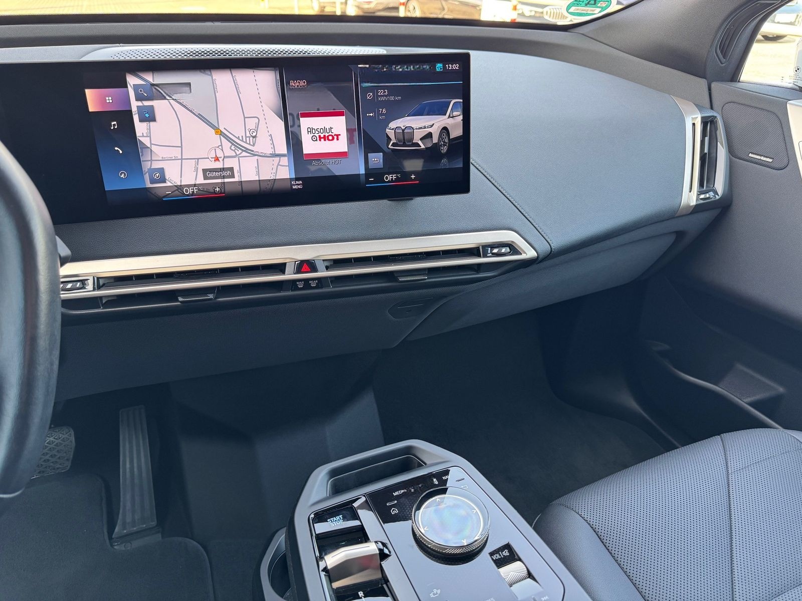 BMW iX xDrive40 Sport PanoramaSky AHK Laser foto 14