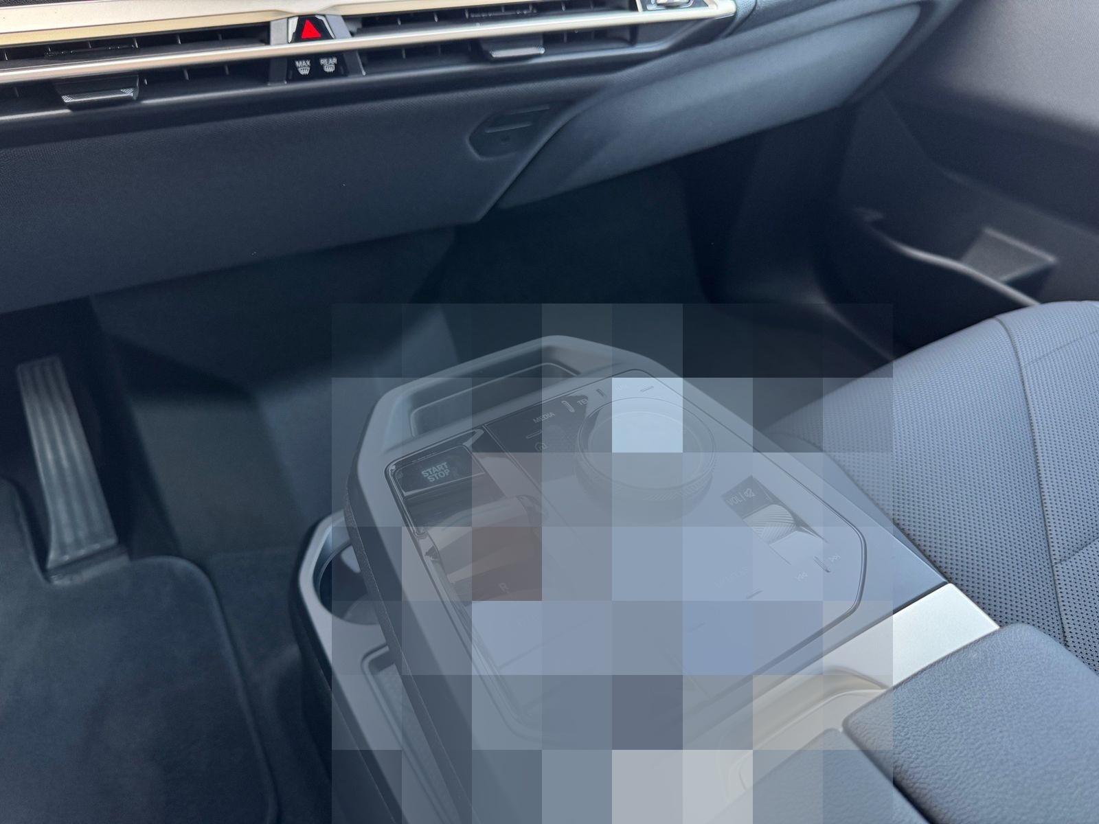 BMW iX xDrive40 Sport PanoramaSky AHK Laser foto 20