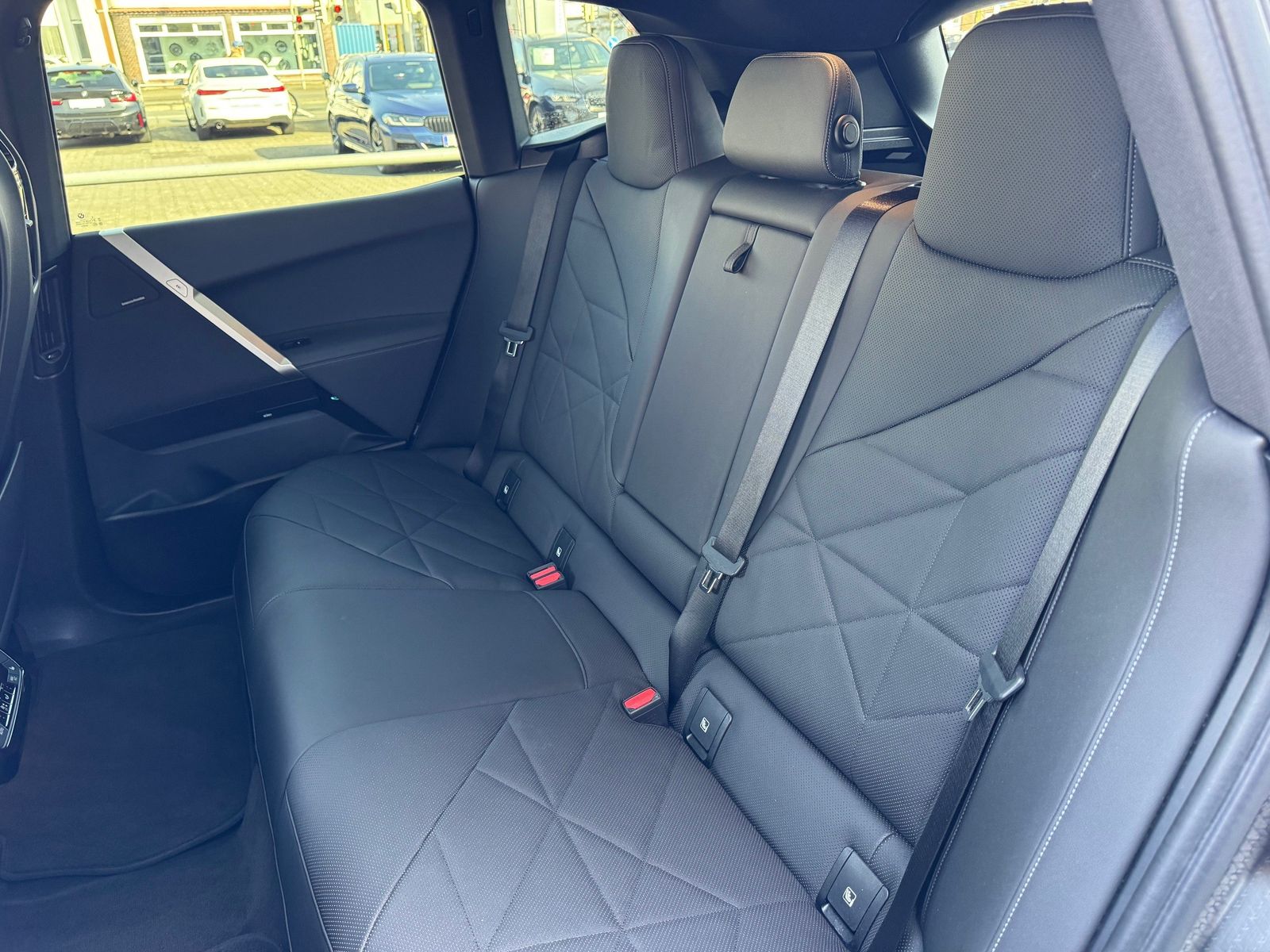 BMW iX xDrive40 Sport PanoramaSky AHK Laser foto 21