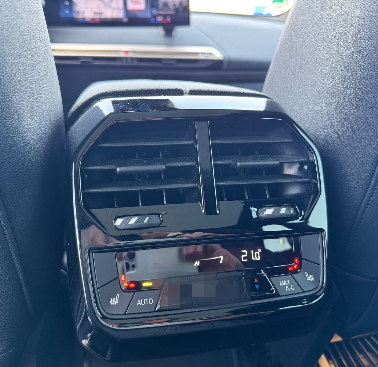 BMW iX xDrive40 Sport PanoramaSky AHK Laser foto 23