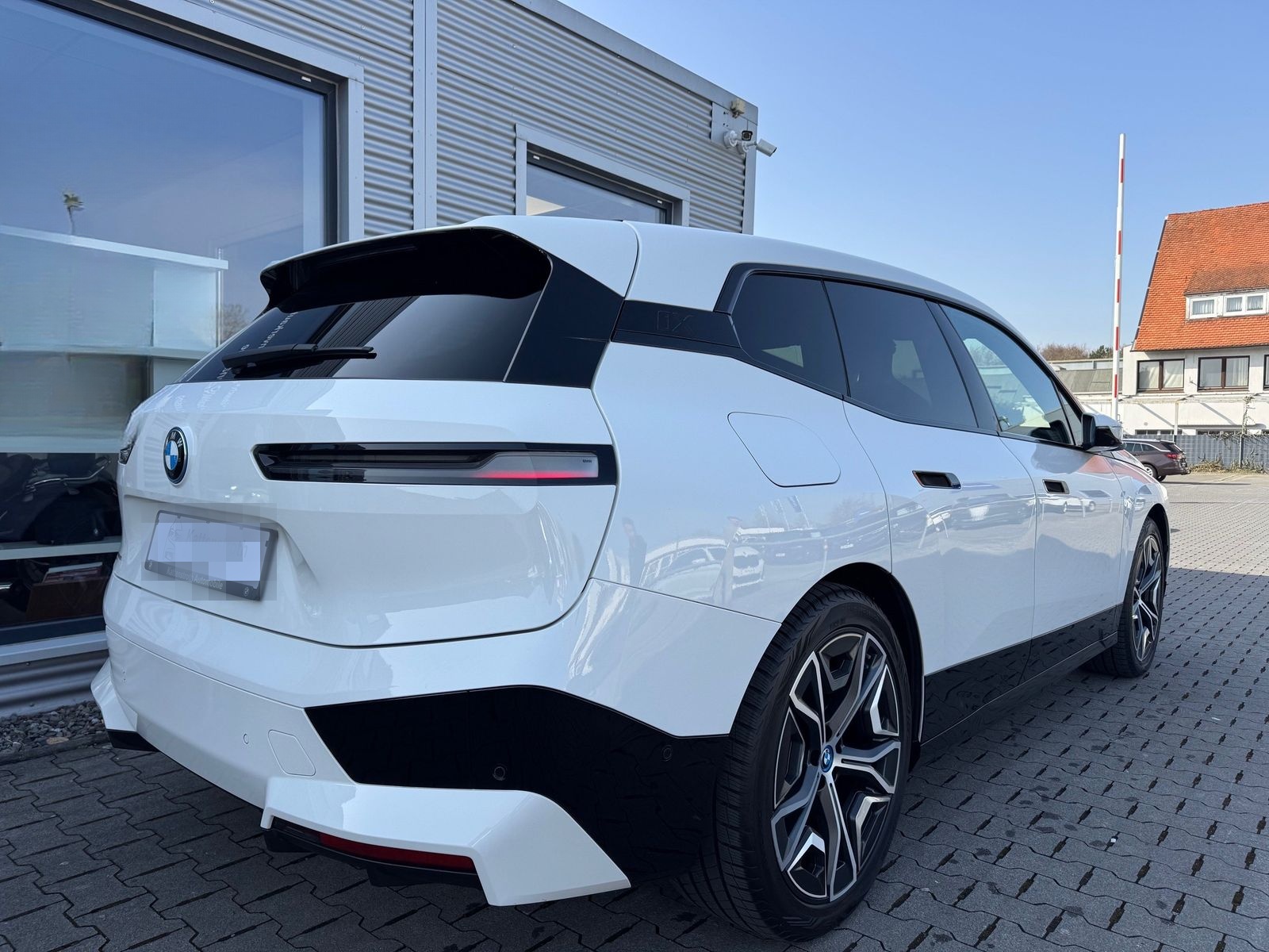 BMW iX xDrive40 Sport PanoramaSky AHK Laser foto 4