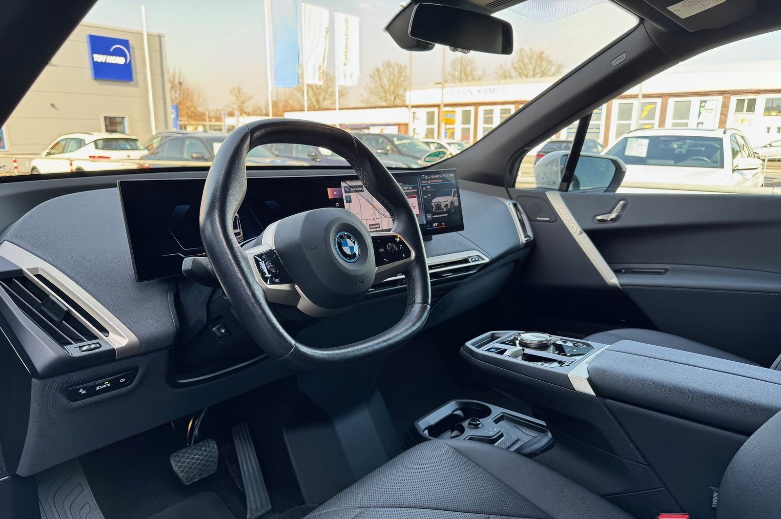 BMW iX xDrive40 Sport PanoramaSky AHK Laser foto 8