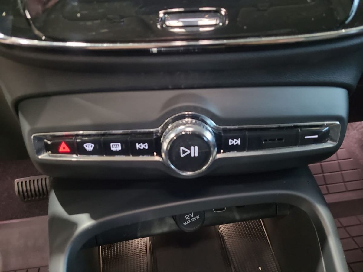 Volvo XC 40 Ultimate Dark AWD Bluetooth Navi LED Klima foto 20