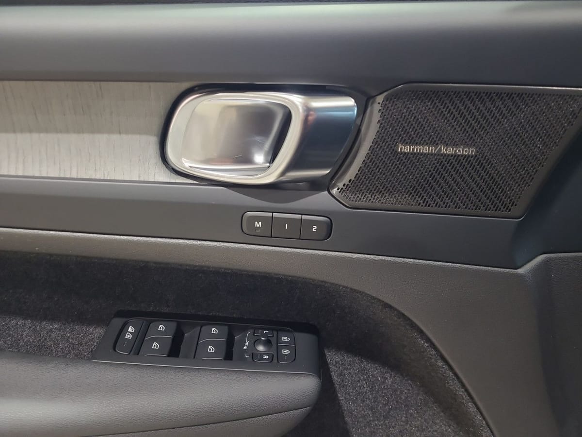 Volvo XC 40 Ultimate Dark AWD Bluetooth Navi LED Klima foto 8