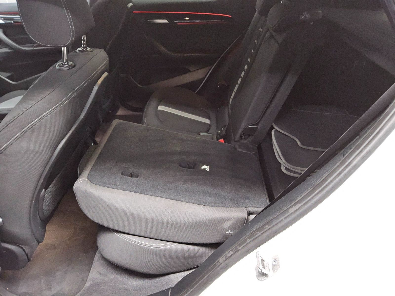 BMW X2 xDrive20d Advantage Navi LED HuD RFK AHK foto 12