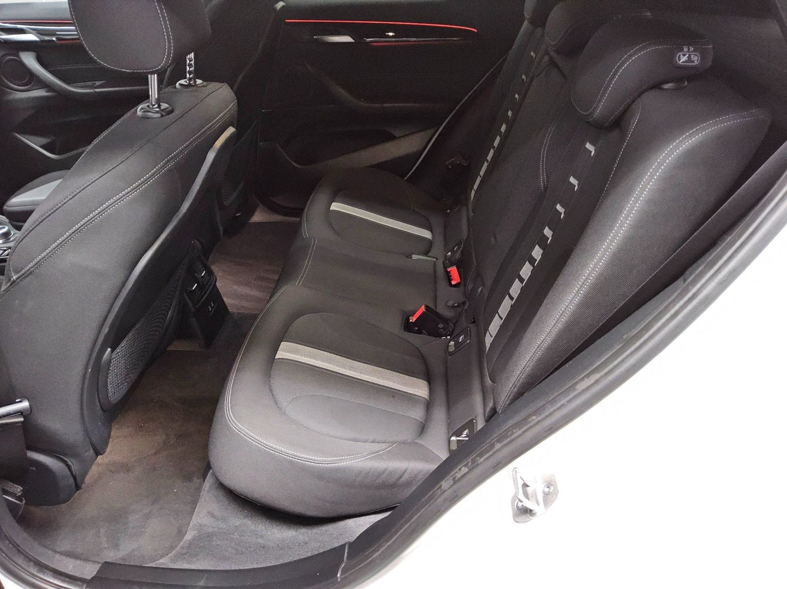 BMW X2 xDrive20d Advantage Navi LED HuD RFK AHK foto 13