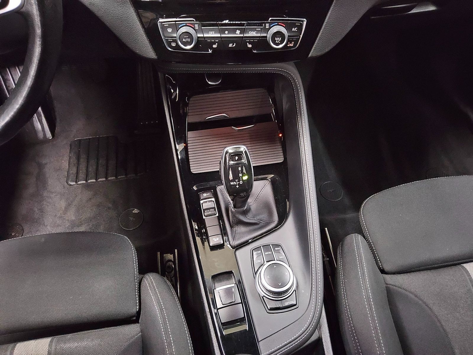 BMW X2 xDrive20d Advantage Navi LED HuD RFK AHK foto 6