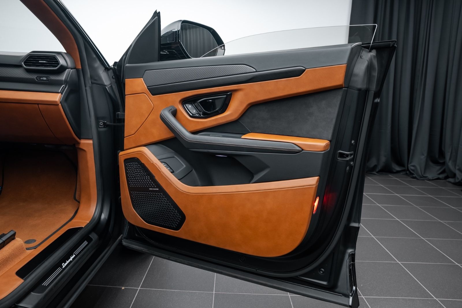 Lamborghini Urus S CARBON/B&O/AKRAPOVIC/PANO/23"/STYLE foto 23