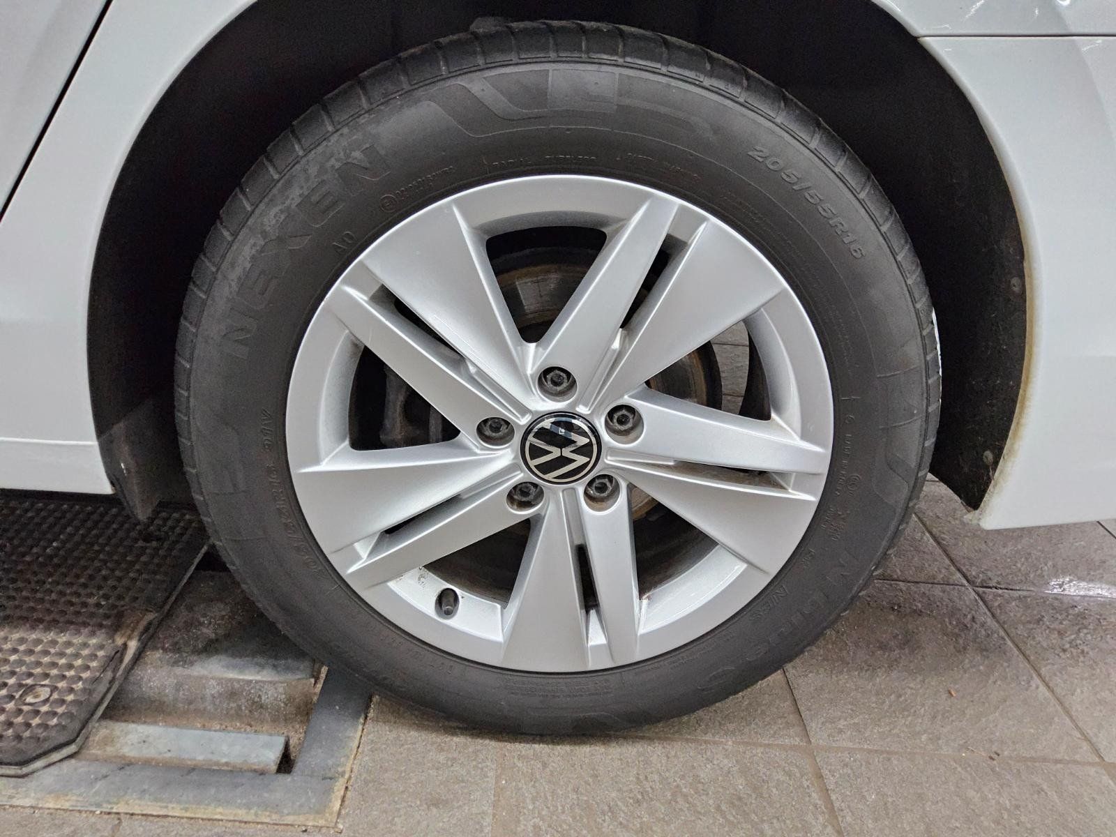 Volkswagen Golf-8 Var. 2.0 TDI Life Navi LED+ AID ACC PDC foto 11