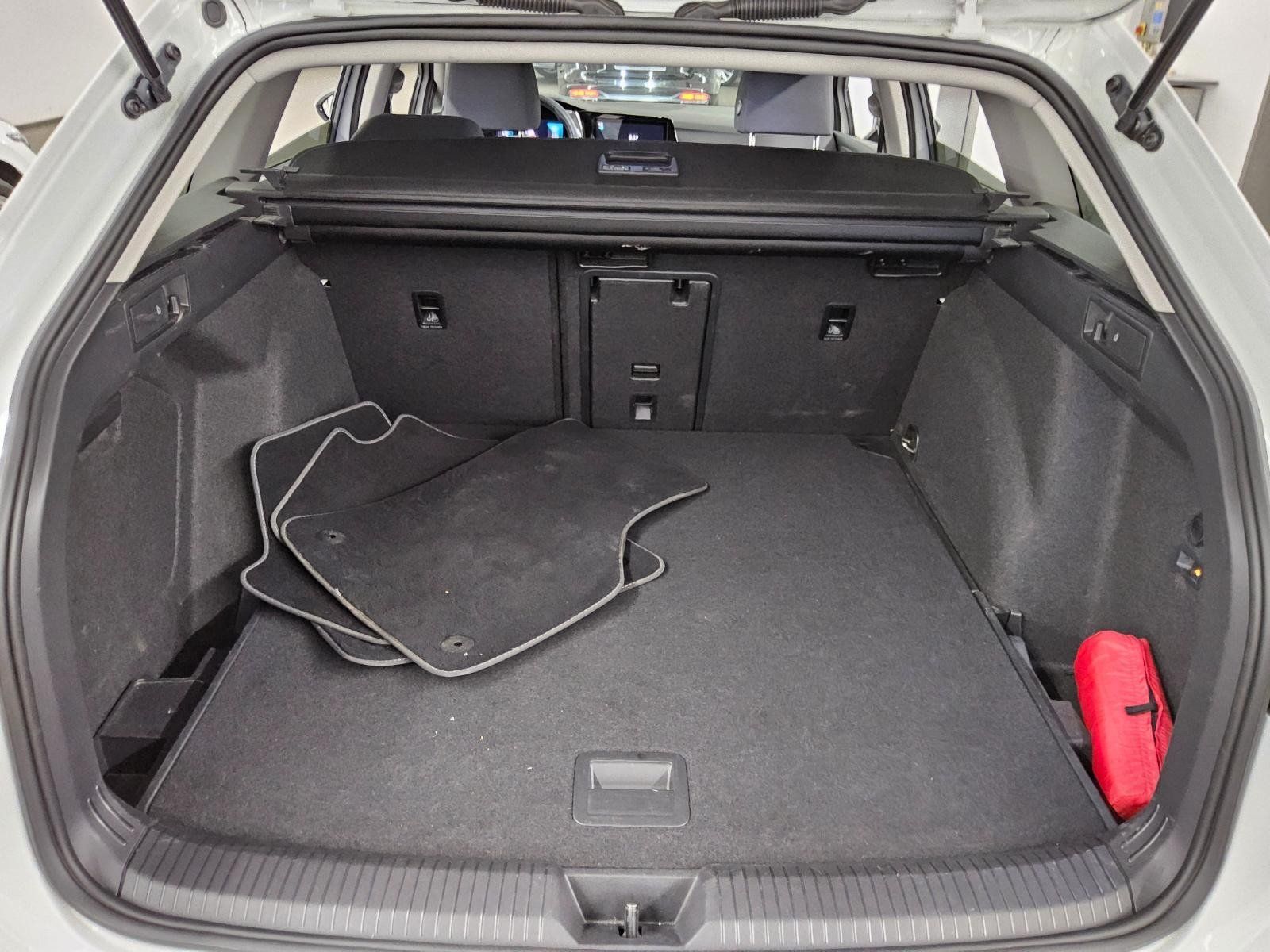 Volkswagen Golf-8 Var. 2.0 TDI Life Navi LED+ AID ACC PDC foto 12