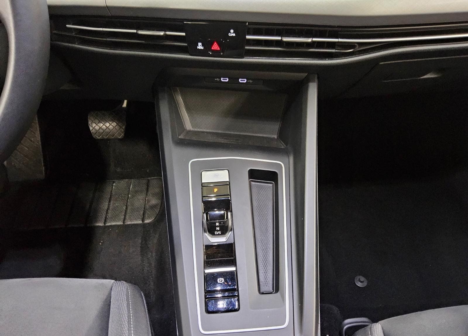 Volkswagen Golf-8 Var. 2.0 TDI Life Navi LED+ AID ACC PDC foto 6